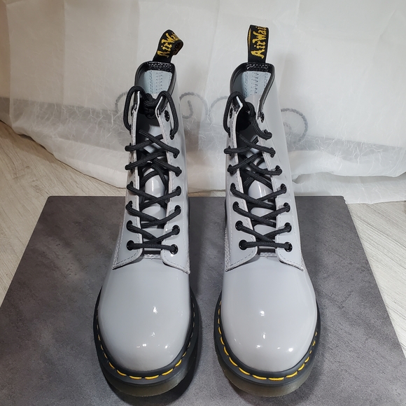 NEW Dr. Martens Womens 1460 High Grain Zinc Grey Patent Leather Boots SIZE 9 - Picture 3 of 9